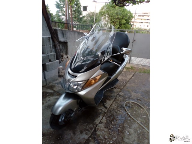 Se prodava suzuki birgman 400