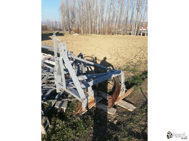 prodavam proklucna mehanizacija za traktor
