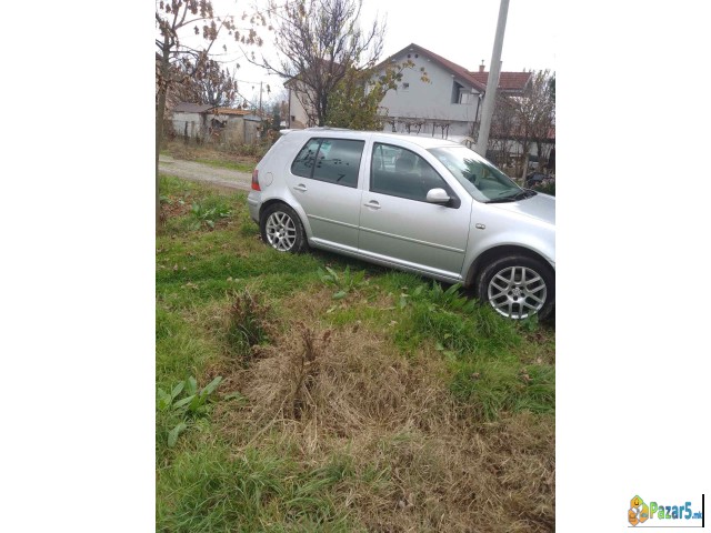 Продавам голф