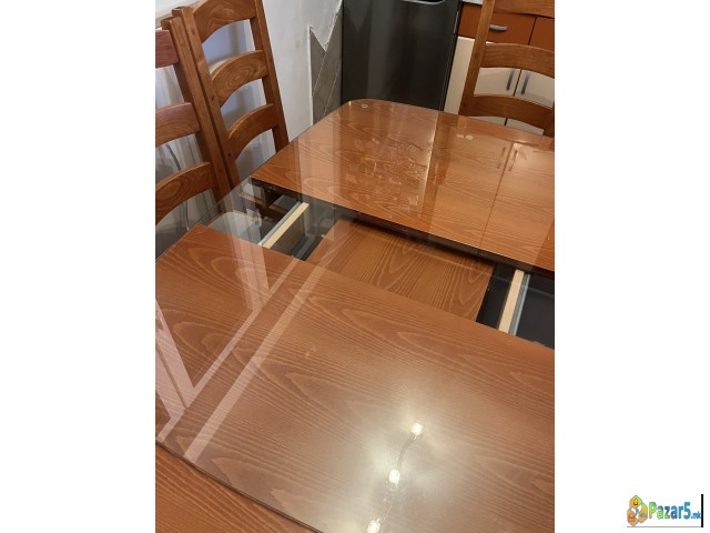 Продавам дрвена трпезариска маса со 6 столици комп
