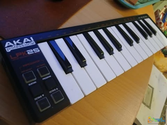 AKAI Professional LPK25 - USB MIDI Keyboard contro