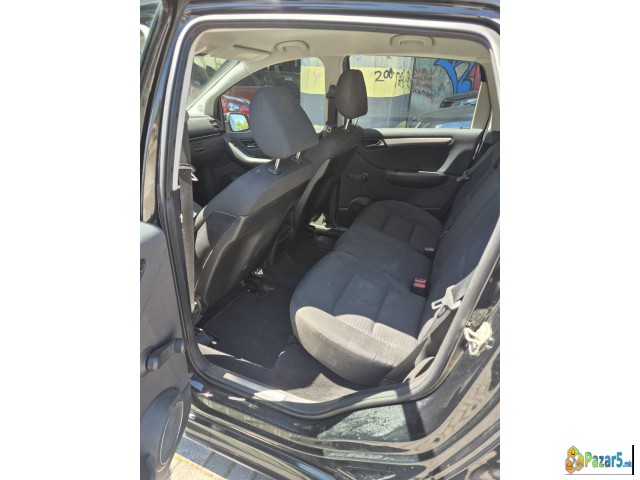 Mercedes B 180