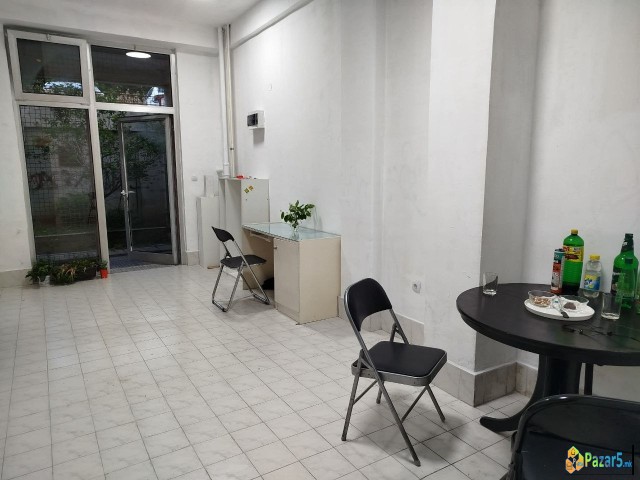 Izdavam Deloven Prostor Vo T.c. Antiko