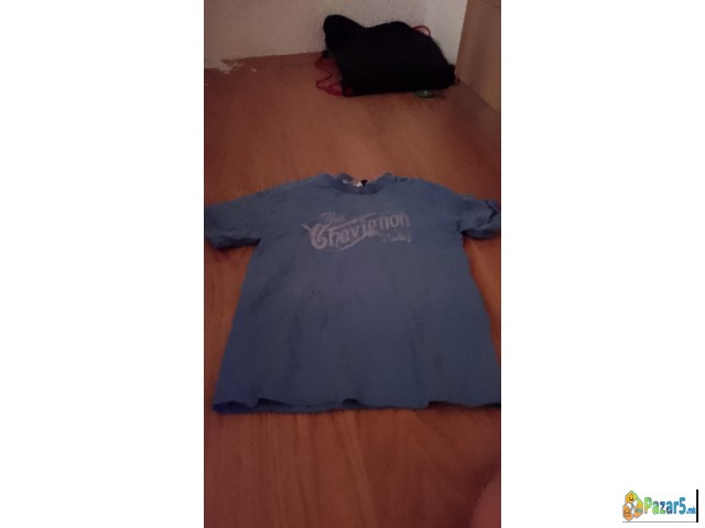 Im selling t shirts 