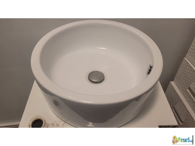 Se prodava nadgradno lavabo za WC 