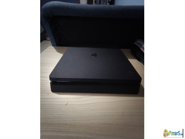 PS4 Slim 500GB + originalen DualShock 4 + kabli