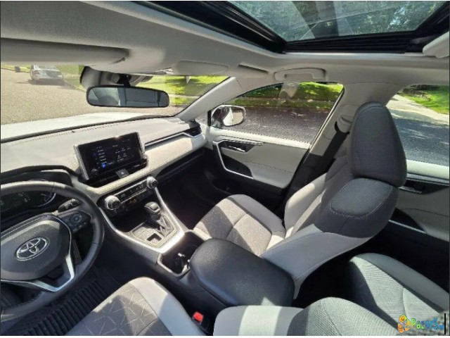 2025 Toyota RAV4 XLE Full Options Model - thumbnail 3