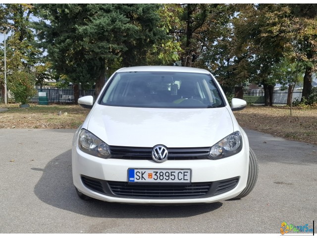 Golfot e vo dobra sostojba,ima 2 novi gumi,2 koris