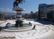 Се изнајмува стан од 110m2,на Плоштад Македонија.