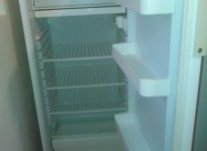 Se Prodava Poloven Frizider Nov Socuvan