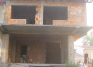 Продавам куќа карабина во центар на нас. Драчево 