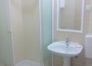 ** Apartman **