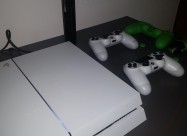 Ps4 White + 2 White Kontroleri + Kamera + >15 Igri