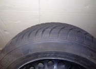 Продавам 4 зимски гуми 195/65/r15 и 4 челични банд