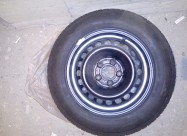 Продавам 4 зимски гуми 195/65/r15 и 4 челични банд
