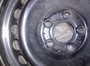 Продавам 4 зимски гуми 195/65/r15 и 4 челични банд