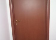 Продавам Врати