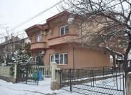 Се продава 245 м2 куќа во Бутел