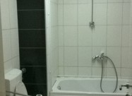 Се изнајмува стан од 90 м2 во Центар