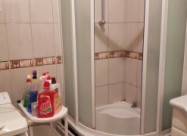 Se Izdava Trosoben Namesten Stan