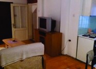 Издавам кат од куќа