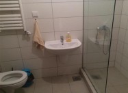 СЕ ИЗДАВА ТРОСОБЕН ПРАЗЕН СТАН ВО АЕРОДРОМ