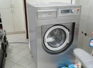 Se Prodavaat Profesionalni Mashini Za Perenje/pegl