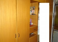 Prodavam Plakar Za Predsobj