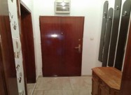 СЕ ИЗДАВА ДВОСОБЕН СТАН КАЈ НОВА ЖЕЛЕЗНИЧКА