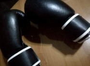 Ракавици за кикбокс и штитници за нога