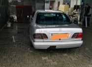 Mercedes E 200
