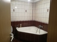 продавам издава куќа