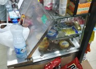 Итно продавам шанк со разладна витрина