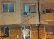 Izdavam Namesten Stan Pozadi Univerzalna Sala