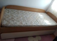  продавам кревет и биро