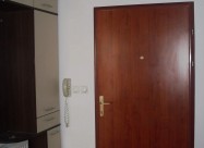 Се издава стан во Ценар