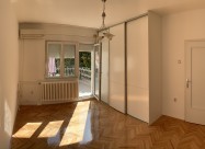 Се издава реновирана куќа во Црниче