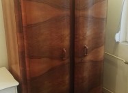 Продавам сандак, шифоњер и килим 3 * 4м 