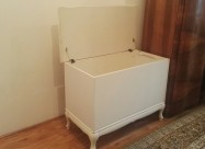 Продавам сандак, шифоњер и килим 3 * 4м 