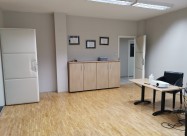 Izdavam Kancelariski Prostorii Vo Staklara