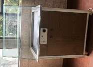 Topol Stol (vitrina) Za Burek 
