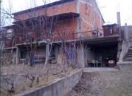 Prodavam Kuka Vo Bel Kamen, Naselba Radišani
