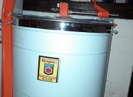 продавам центрифуга за вадење мед