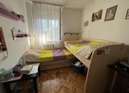 Продавам два детски кревети