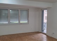 Se Izdava Cetvorosoben Stan Centar Pod Drzavna Bol